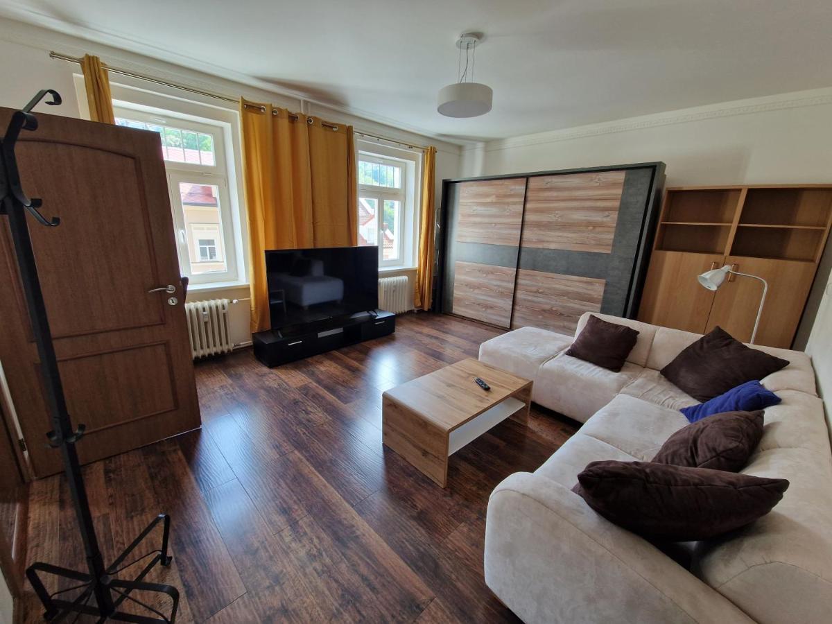 Apartman 63M2 S Balkonem V Lazenskem Centru Karlovy Vary Dış mekan fotoğraf